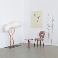 <a href="https://www.galeriegosserez.com/artistes/donnersberg-emma.html">Emma Donnersberg</a> - Cloud Chair Cirrus - Noyer